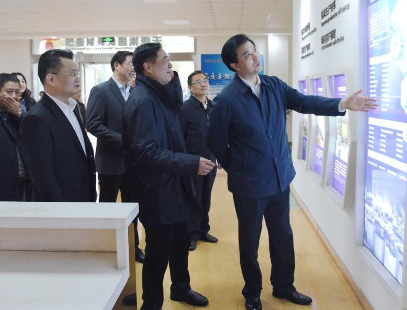 安徽省委常委、省委秘書長、統(tǒng)戰(zhàn)部長陶明倫一行來安徽天康集團(tuán)調(diào)研工作。