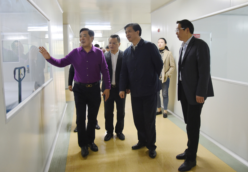 安徽省委常委、省委秘書長、統(tǒng)戰(zhàn)部長陶明倫一行來安徽天康集團(tuán)調(diào)研工作。
