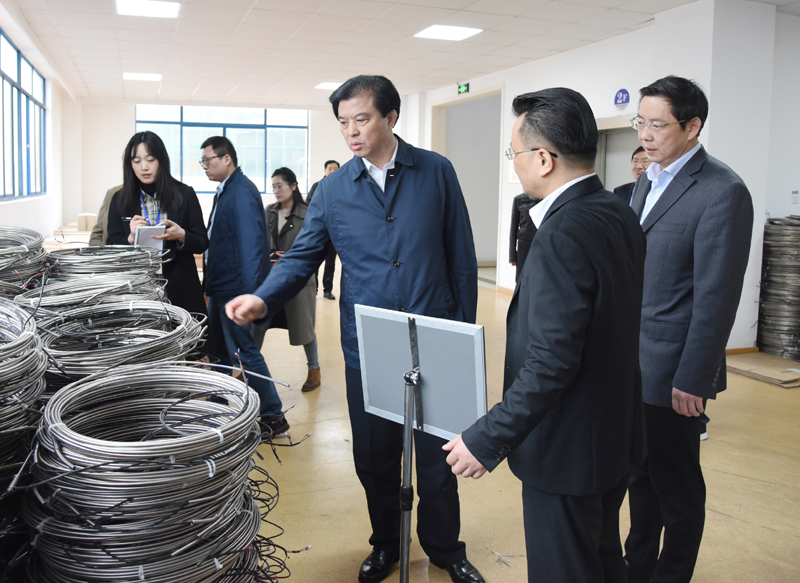 安徽省委常委、省委秘書長、統(tǒng)戰(zhàn)部長陶明倫一行來安徽天康集團(tuán)調(diào)研工作。