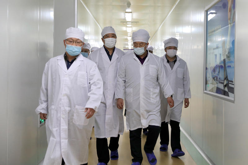 中國(guó)社會(huì)福利基金會(huì)楊康公益基金會(huì)管理委員會(huì)副主任袁云普到安徽天康集團(tuán)視察。